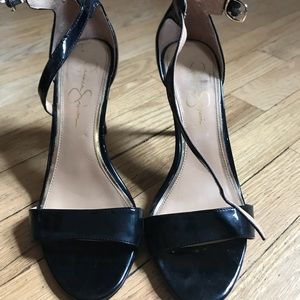 JESSICA SIMPSON STRAPPY BLK HEEL